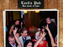 Distracție în Lord's Pub
