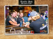 Distracţie în Lord's Pub