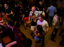 Distracție în Lord's Pub