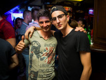 Distracție în Lord's Pub