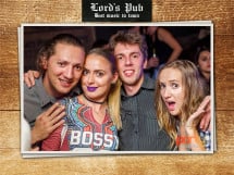 Distracţie în Lord's Pub