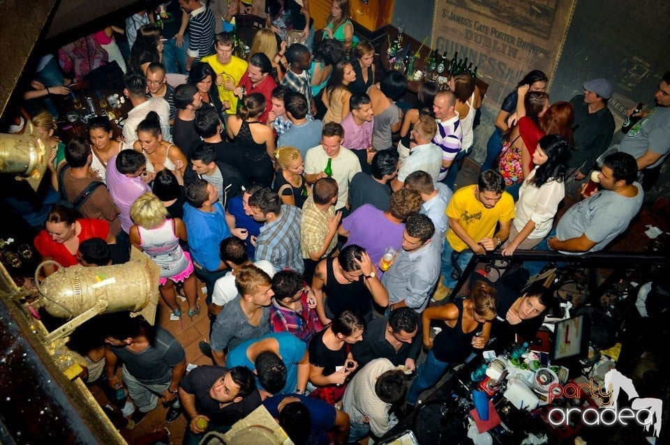 Distracţie în Lord's, Lord's Pub
