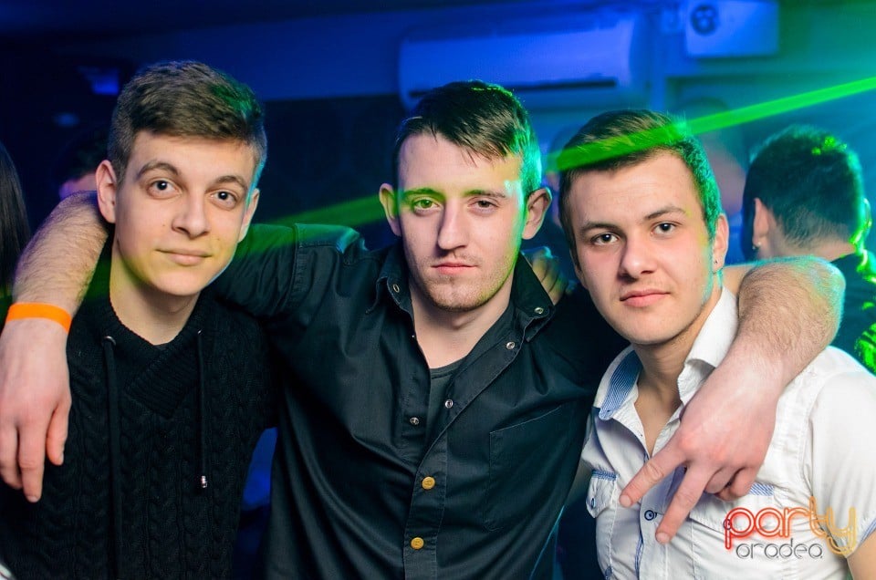 Distracţie în Zona Club,