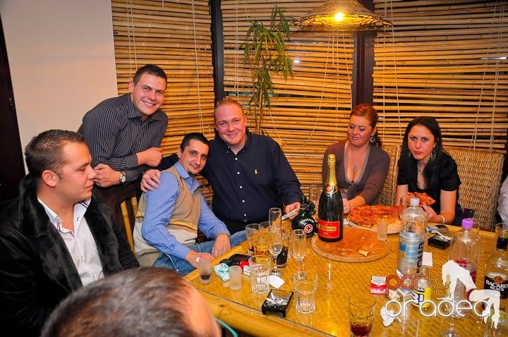 Distracţie în Zulu Caffe, Zulu Caffe