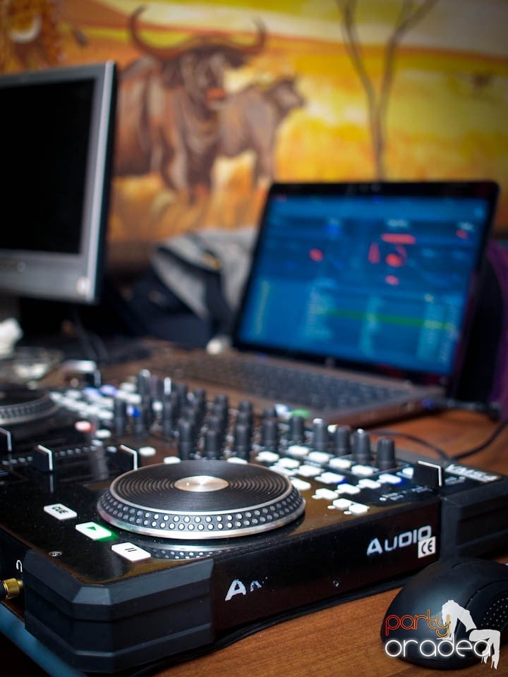 Distracţie în Zulu Caffe, Zulu Caffe