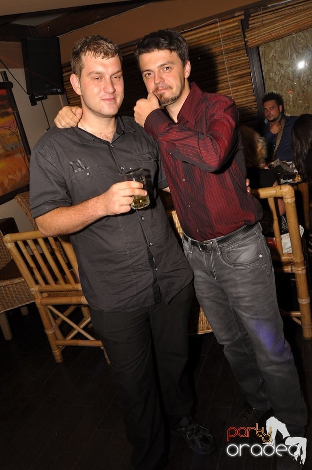 Distracţie în Zulu Caffe, Zulu Caffe