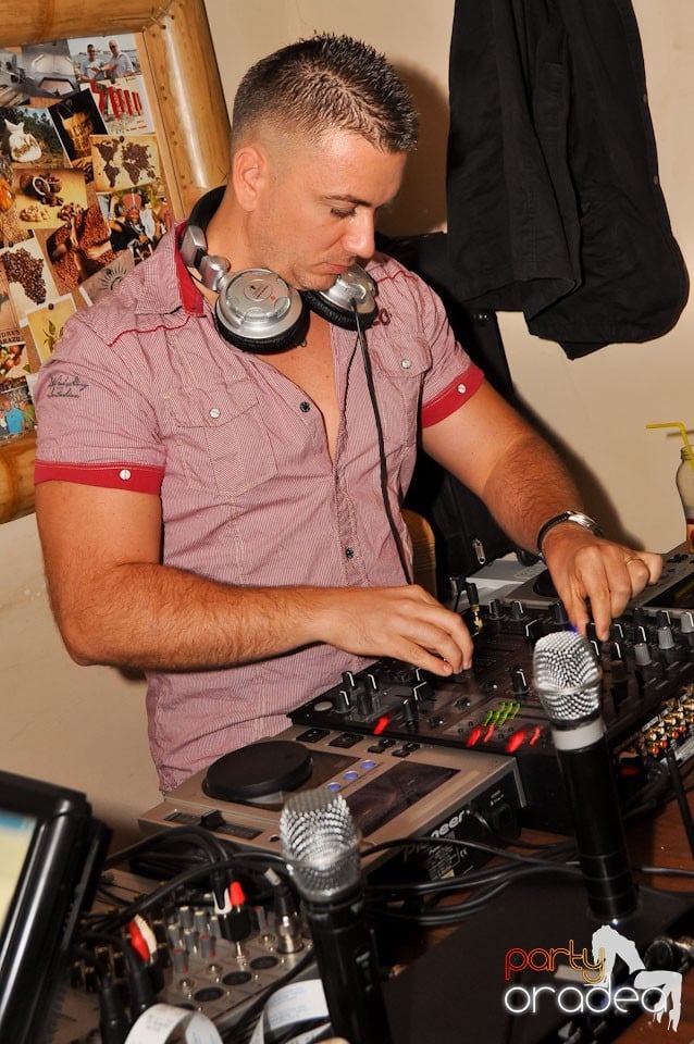 Distracţie în Zulu Caffe, Zulu Caffe