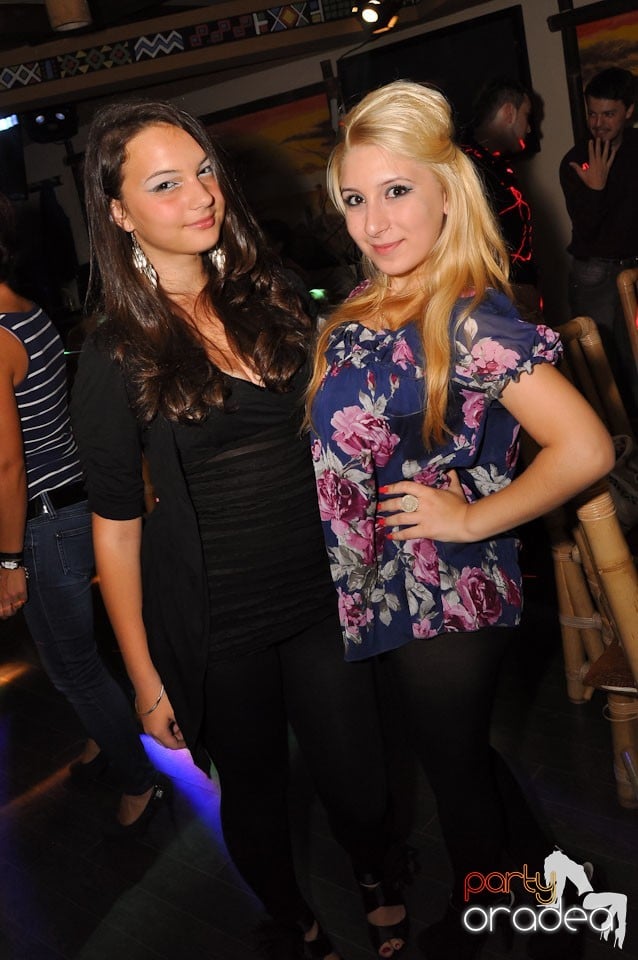 Distracţie în Zulu Caffe, Zulu Caffe