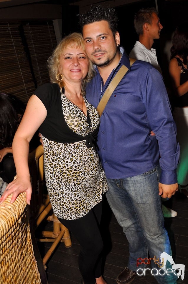 Distracţie în Zulu Caffe, Zulu Caffe