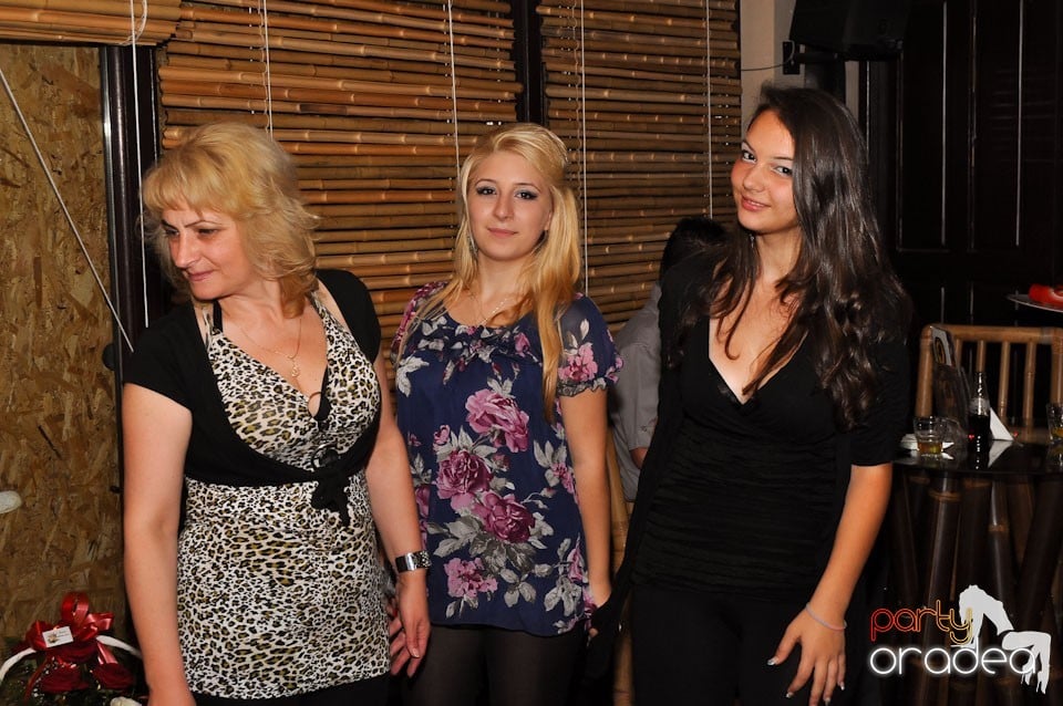 Distracţie în Zulu Caffe, Zulu Caffe