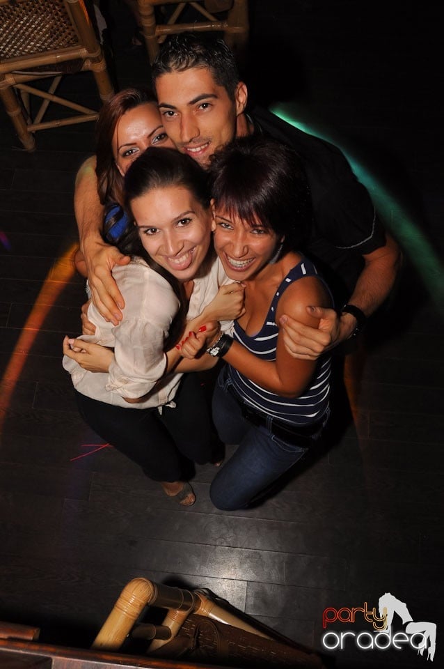 Distracţie în Zulu Caffe, Zulu Caffe