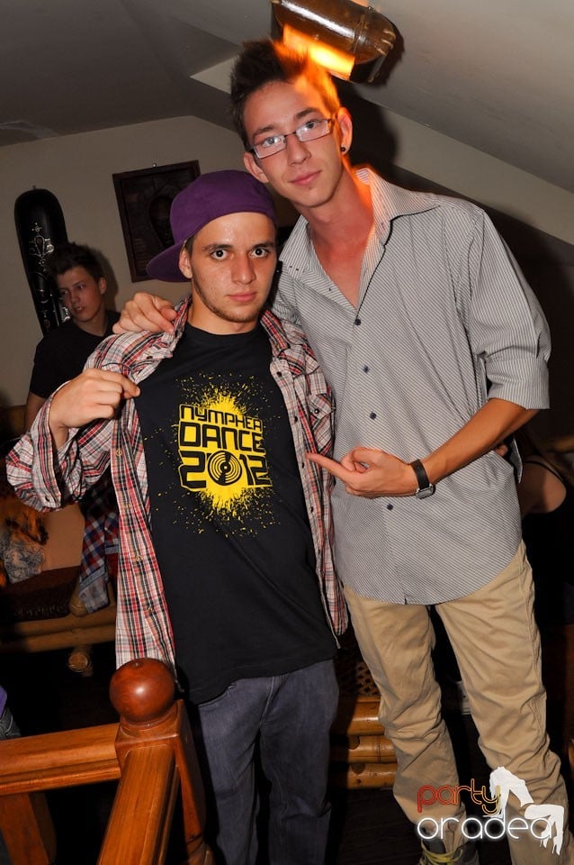 Distracţie în Zulu Caffe, Zulu Caffe