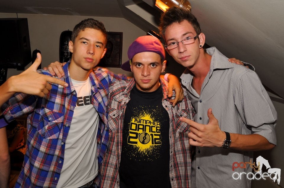 Distracţie în Zulu Caffe, Zulu Caffe