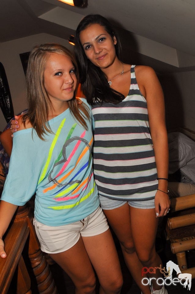 Distracţie în Zulu Caffe, Zulu Caffe