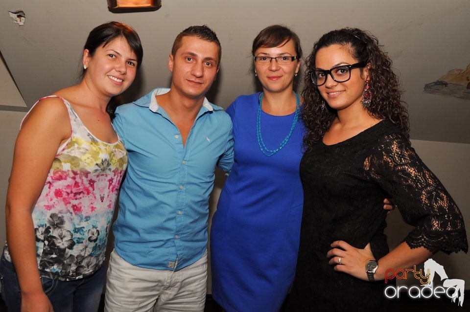 Distracţie în Zulu Caffe, Zulu Caffe