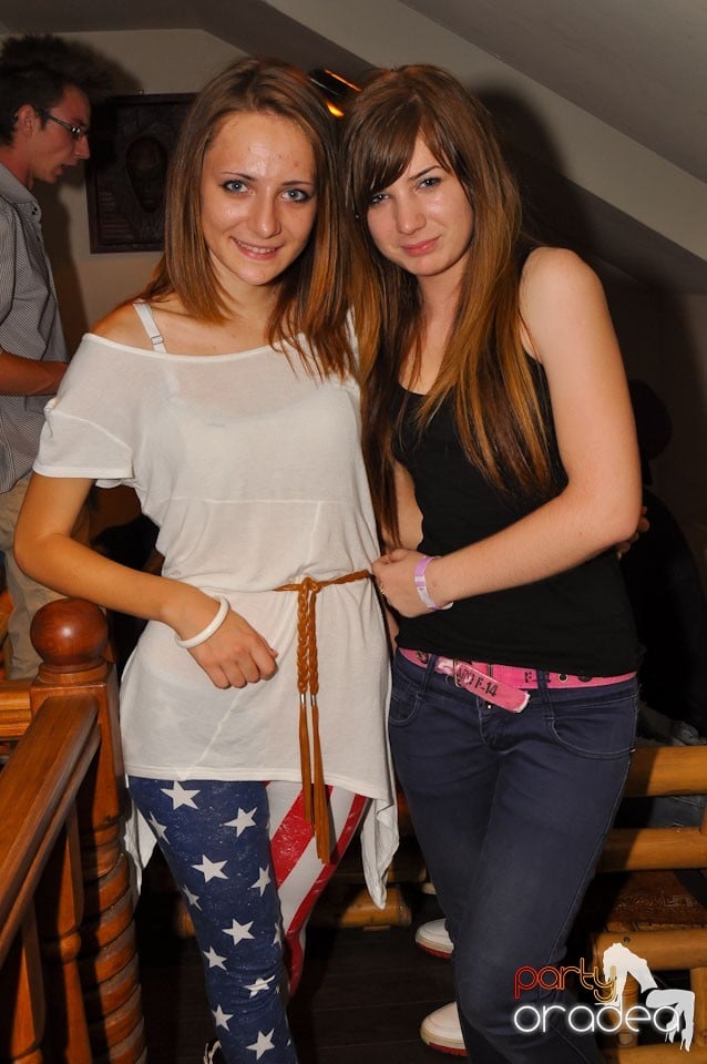 Distracţie în Zulu Caffe, Zulu Caffe