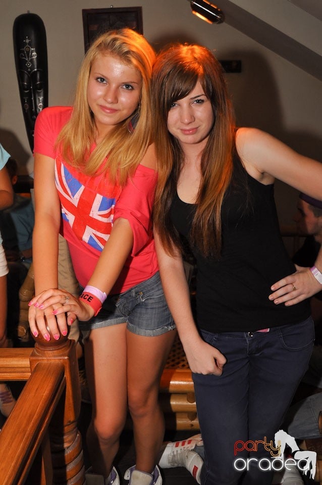 Distracţie în Zulu Caffe, Zulu Caffe