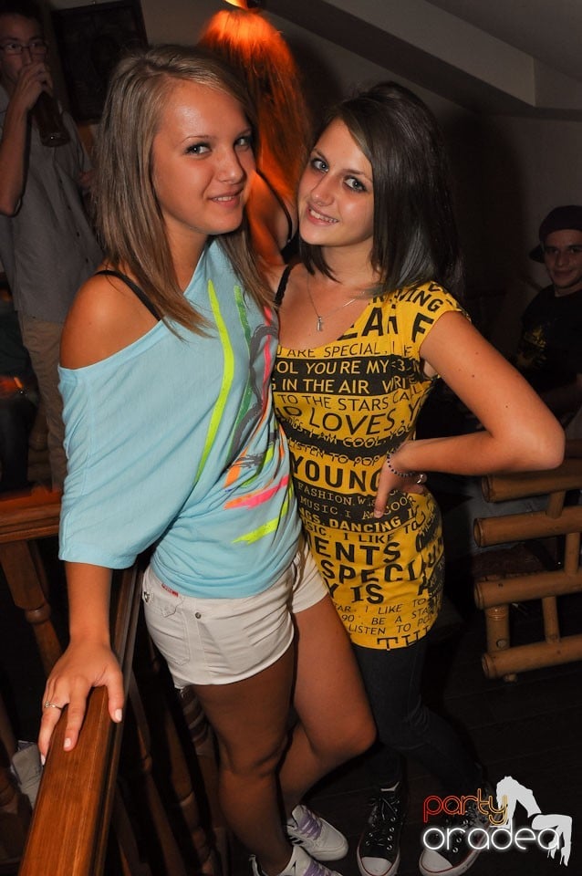 Distracţie în Zulu Caffe, Zulu Caffe