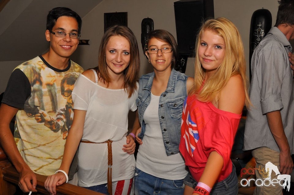 Distracţie în Zulu Caffe, Zulu Caffe