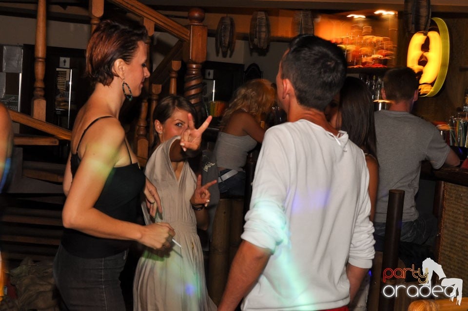 Distracţie în Zulu Caffe, Zulu Caffe