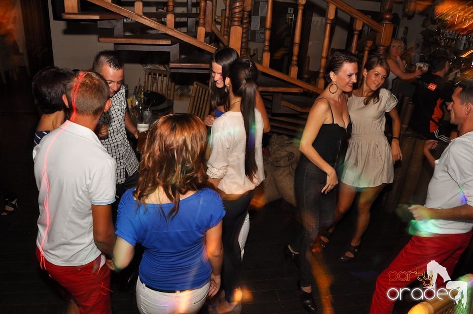 Distracţie în Zulu Caffe, Zulu Caffe