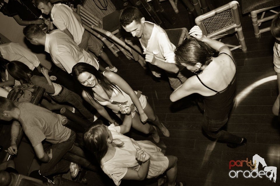 Distracţie în Zulu Caffe, Zulu Caffe