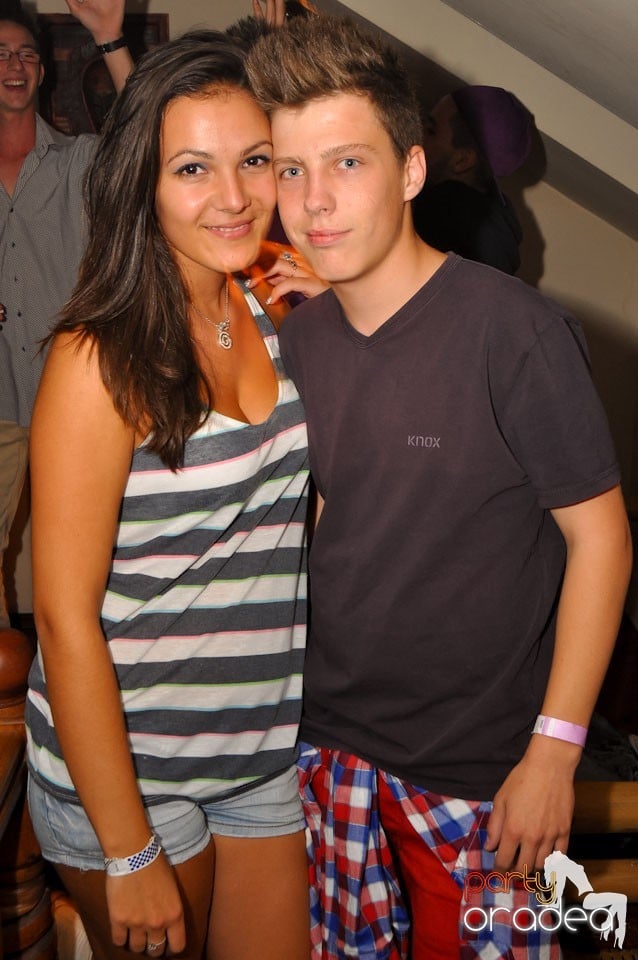 Distracţie în Zulu Caffe, Zulu Caffe