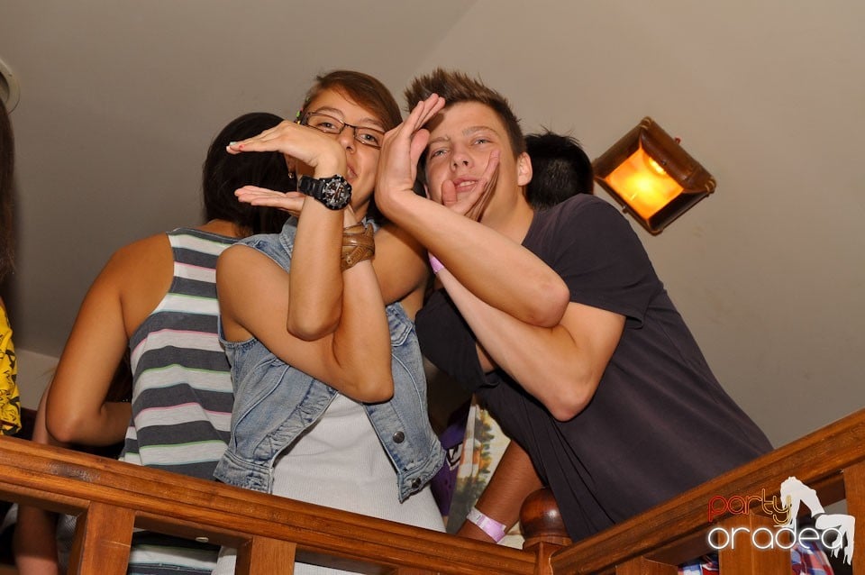 Distracţie în Zulu Caffe, Zulu Caffe