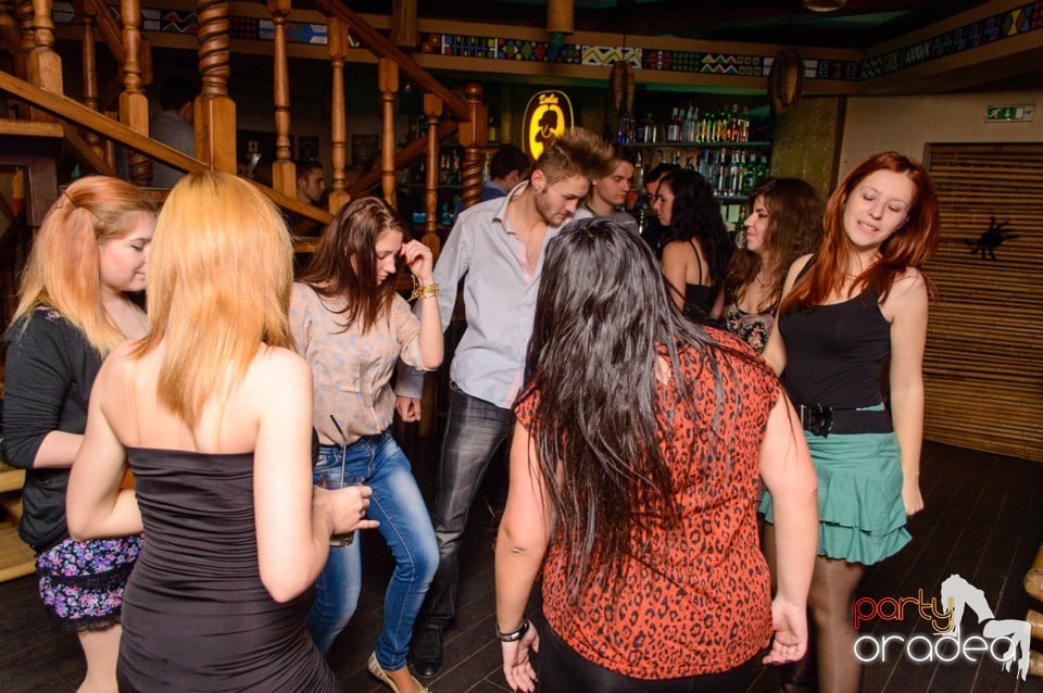 Distracţie în Zulu Caffe, Zulu Caffe