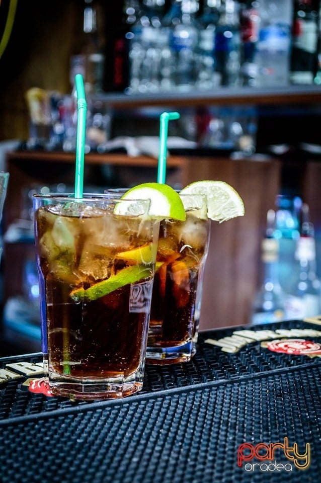 Distracţie în Zulu Caffe, Zulu Caffe