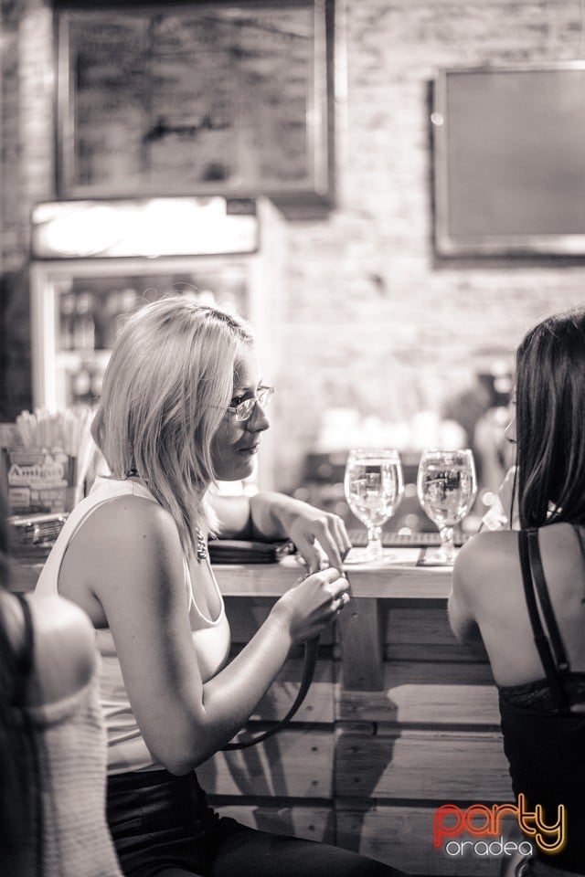 Distracţie la Bodega, Bodega