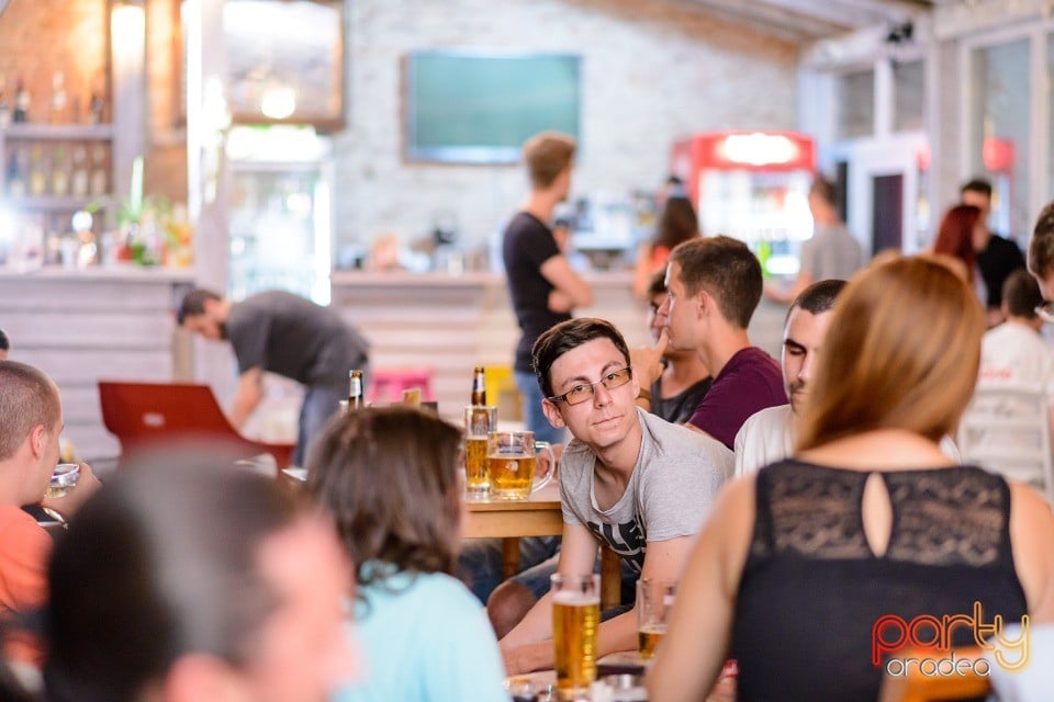 Distracţie la Bodega, Bodega
