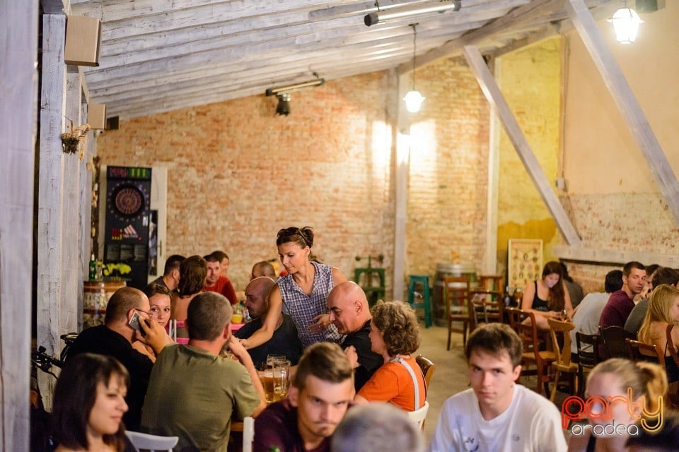 Distracţie la Bodega, Bodega