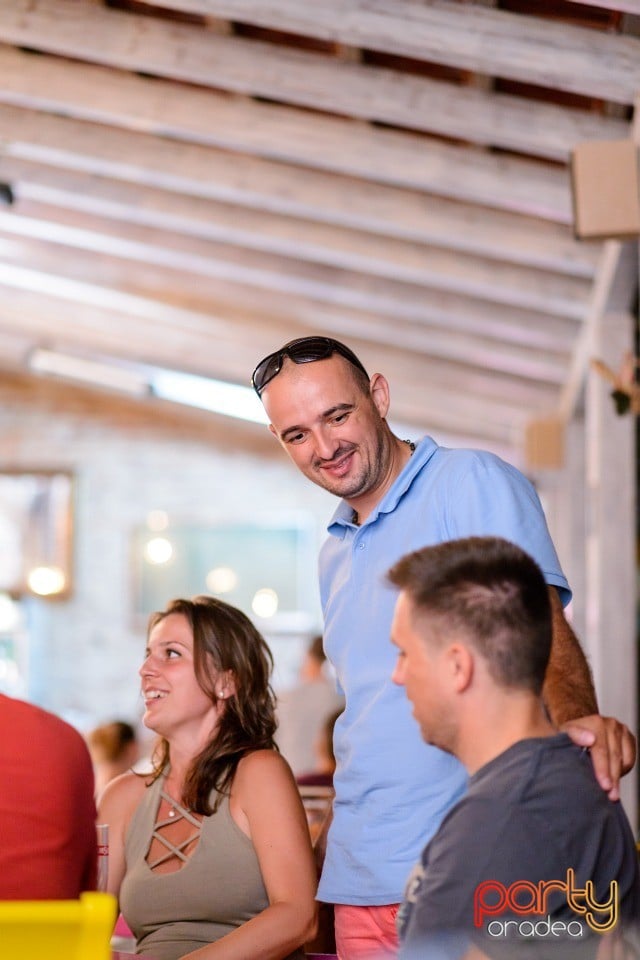 Distracţie la Bodega, Bodega