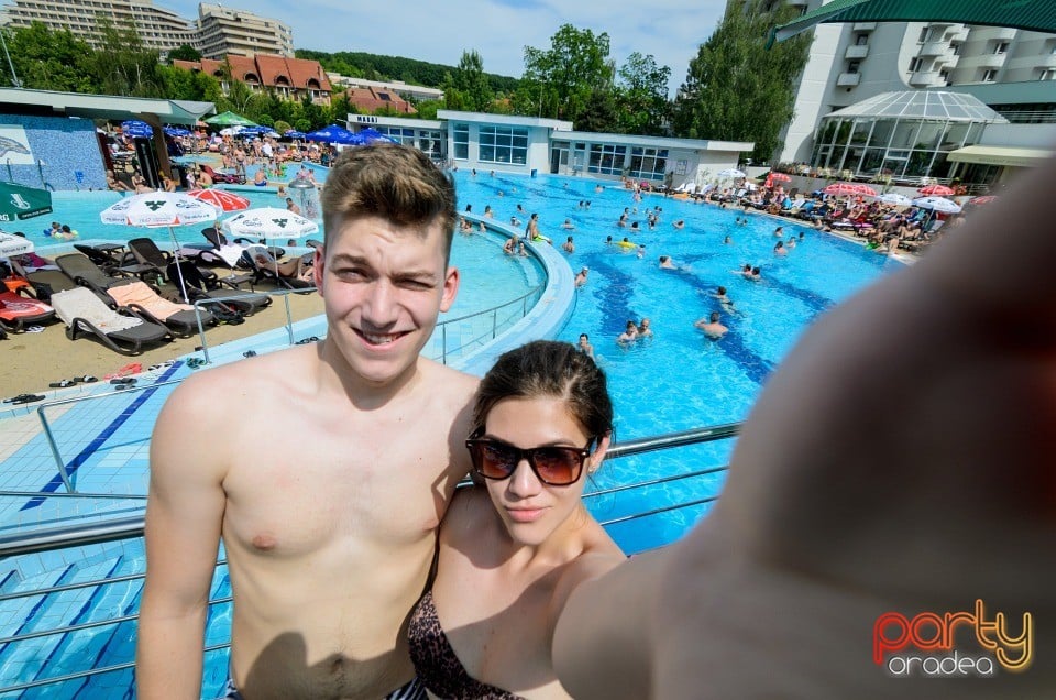 Distracţie la Hotel Internaţional, Hotel Internaţional