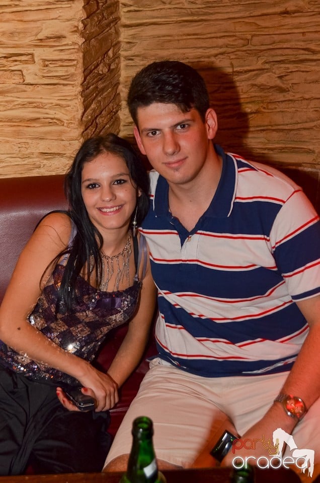 Distracţie la maxim în Club Downtown, 