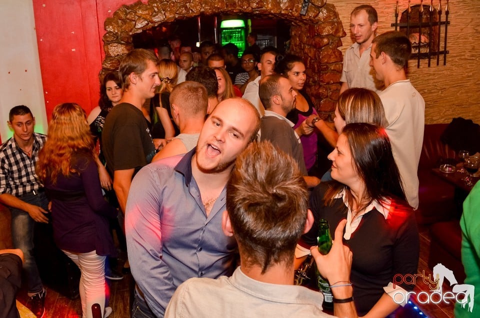 Distracţie la maxim în Club Downtown, 
