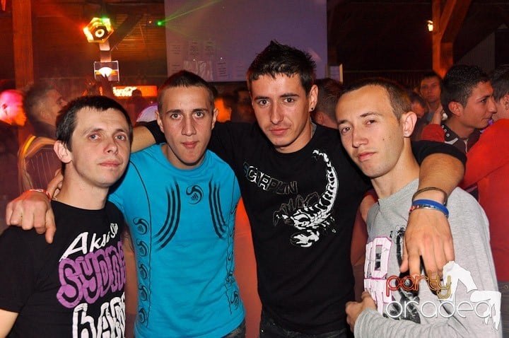 Distracţie la maxim în Disco Faház, 