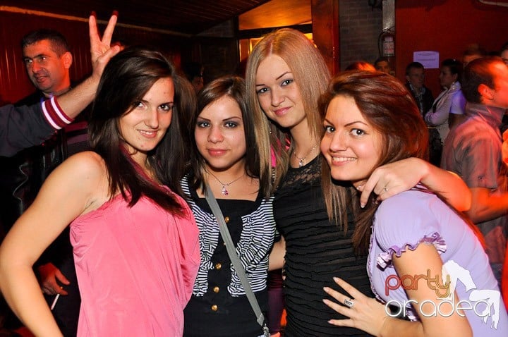 Distracţie la maxim în Disco Faház, 