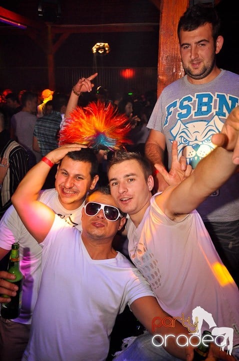 Distracţie la maxim în Disco Faház, 