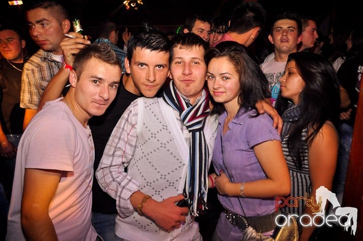 Distracţie la maxim în Disco Faház, 