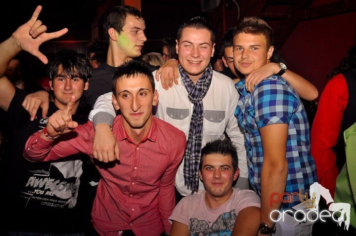 Distracţie la maxim în Disco Faház, 