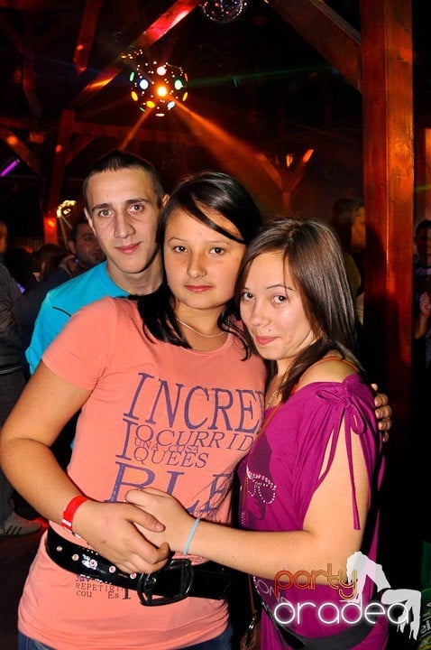 Distracţie la maxim în Disco Faház, 