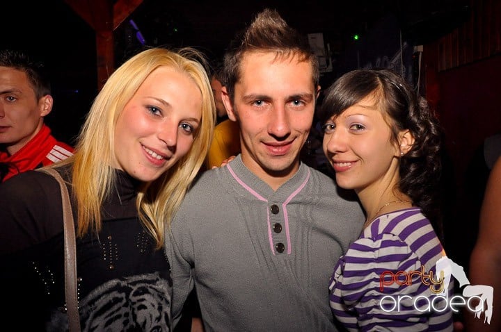 Distracţie la maxim în Disco Faház, 