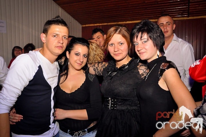 Distracţie la maxim în Disco Faház, 