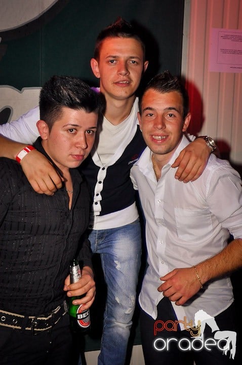 Distracţie la maxim în Disco Faház, 