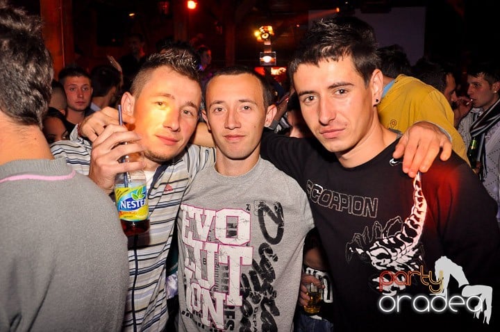 Distracţie la maxim în Disco Faház, 