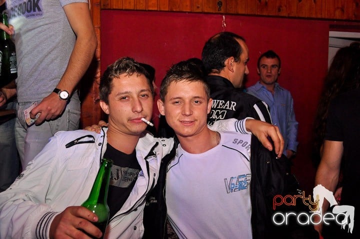 Distracţie la maxim în Disco Faház, 