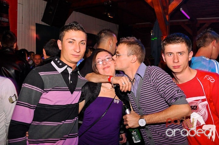 Distracţie la maxim în Disco Faház, 