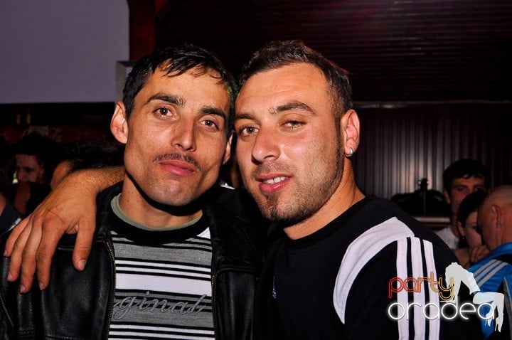 Distracţie la maxim în Disco Faház, 